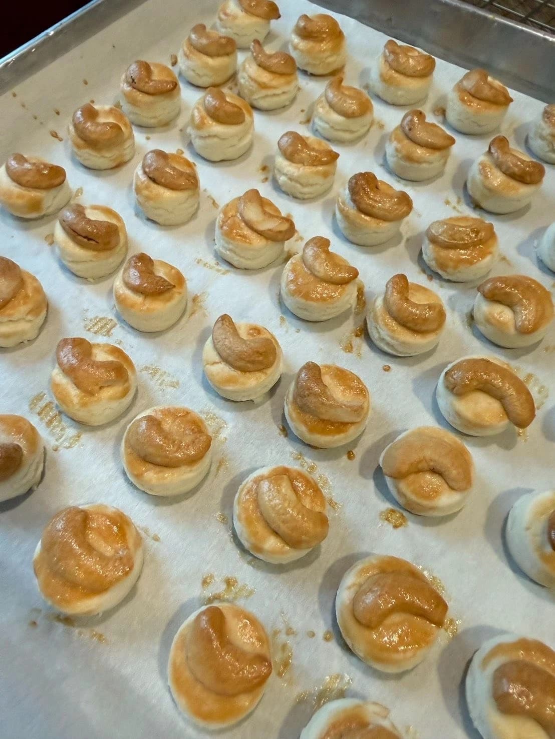 คุกกี้เม็ดมะม่วงหิมพานต์ — Cashew Cookies