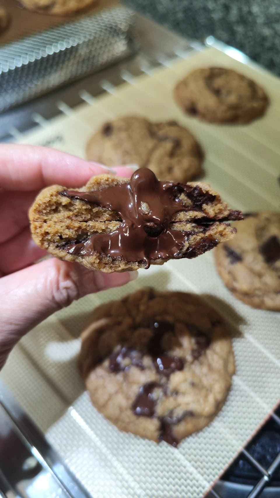 คุกกี้ช็อกโกแลตลาวา — Gooey Chocolate Cookie